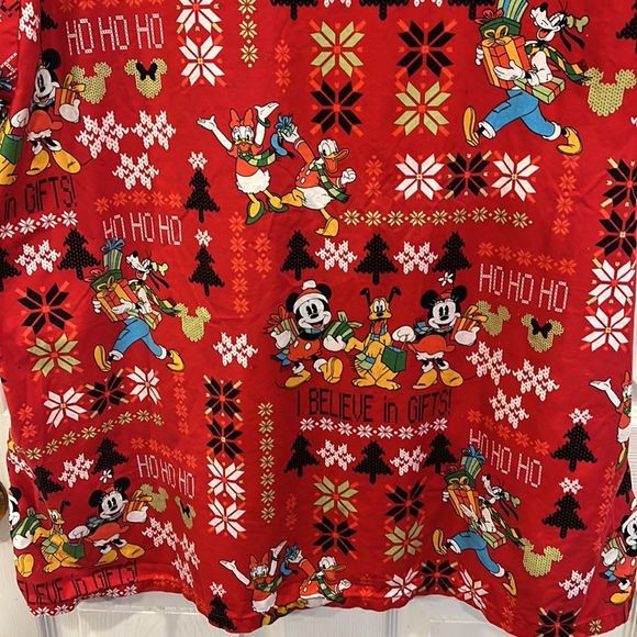 Christmas Scrub Top Disney women’s 2X Mickey Goofy Pluto Donald Daisy - Picture 12 of 12